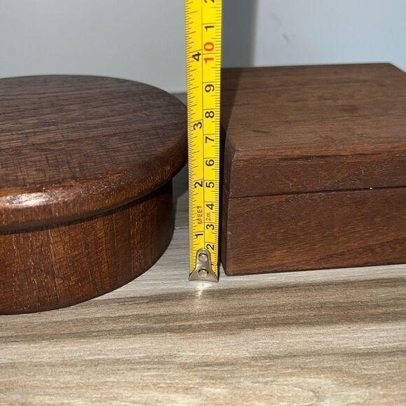 Lot of 2 Wood Boxes With Lids, one Round and One Square - Picture 10 of 10